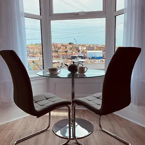 Apartment Tideway With Private Parking Space, Whitby