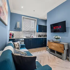 Apartment Lavish Central Abode - Garden Terrace, Whitby